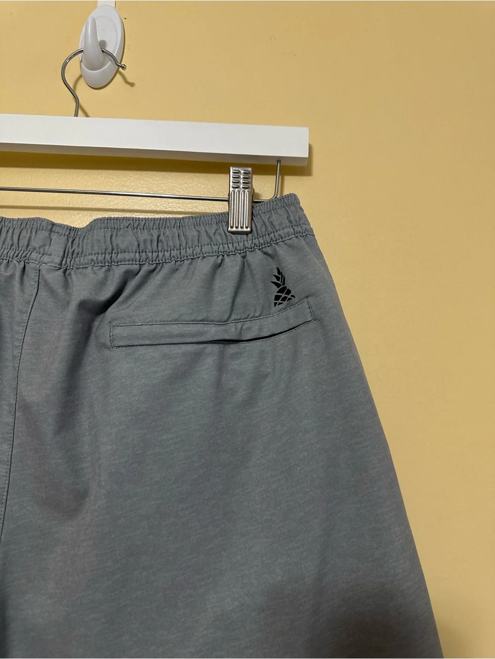 Chubbies 7” Inseam Sport Shorts Men Size Large Gray